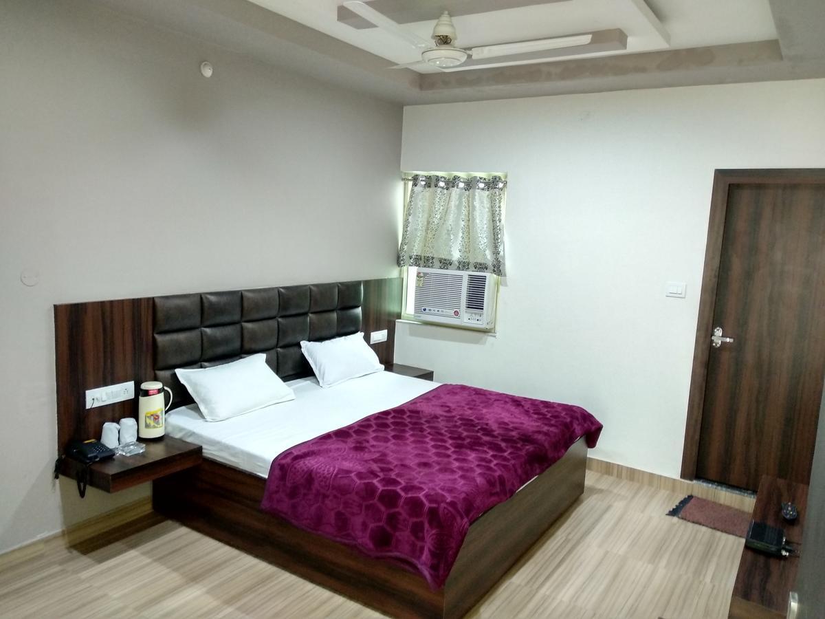 Morena Oyo 60976 Hotel Shree Ji المظهر الخارجي الصورة