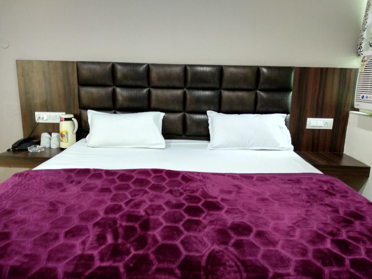 Morena Oyo 60976 Hotel Shree Ji المظهر الخارجي الصورة